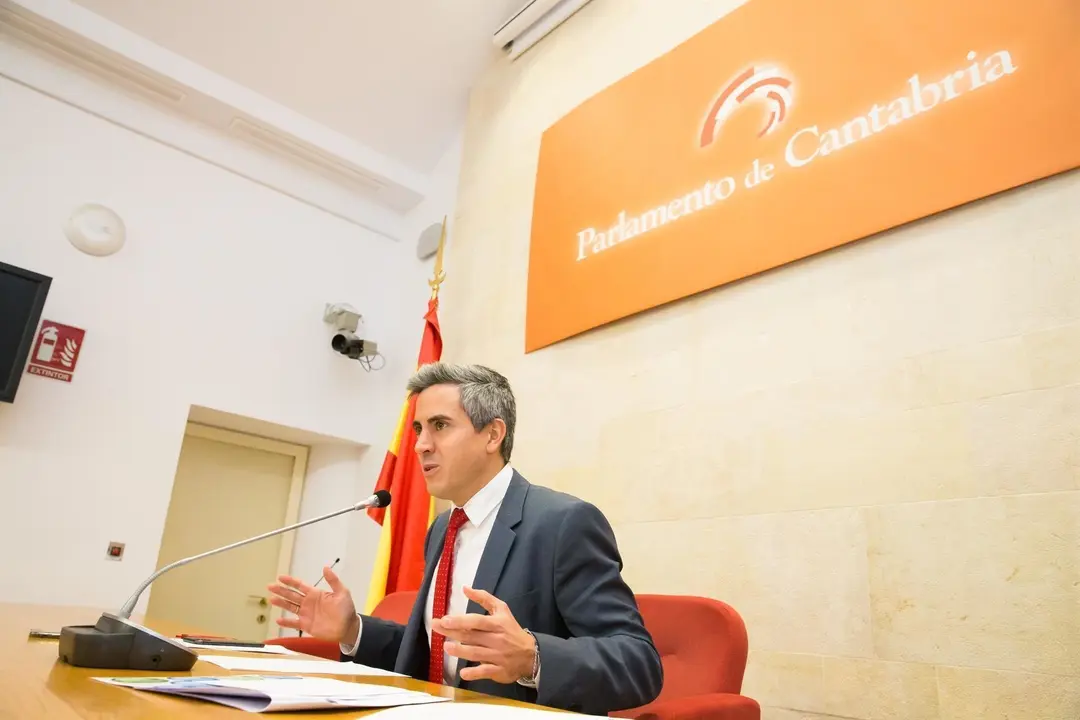 El vicepresidente y consejero de Universidades, Igualdad, Cultura y Deporte, Pablo Zuloaga, informa, en rueda de prensa, de los acuerdos del Consejo de Gobierno