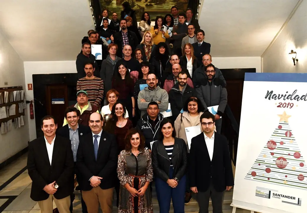 Entrega de diplomas a los 60 desempleados que han participado en los talleres de empleo de Santander