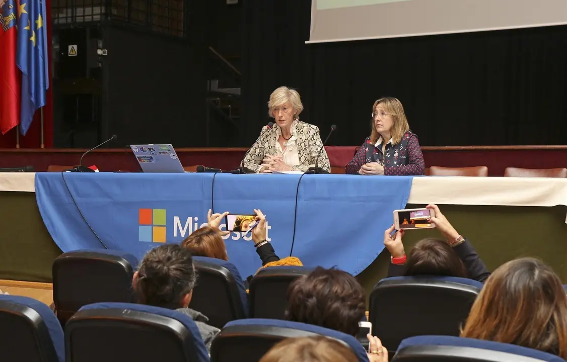 La consejera de Educaci&oacute;n, Formaci&oacute;n Profesional y Turismo, Marina Lomb&oacute;, asiste a la jornada de innovaci&oacute;n educativa &lsquo;Microsoft EduDay 2019&rsquo;