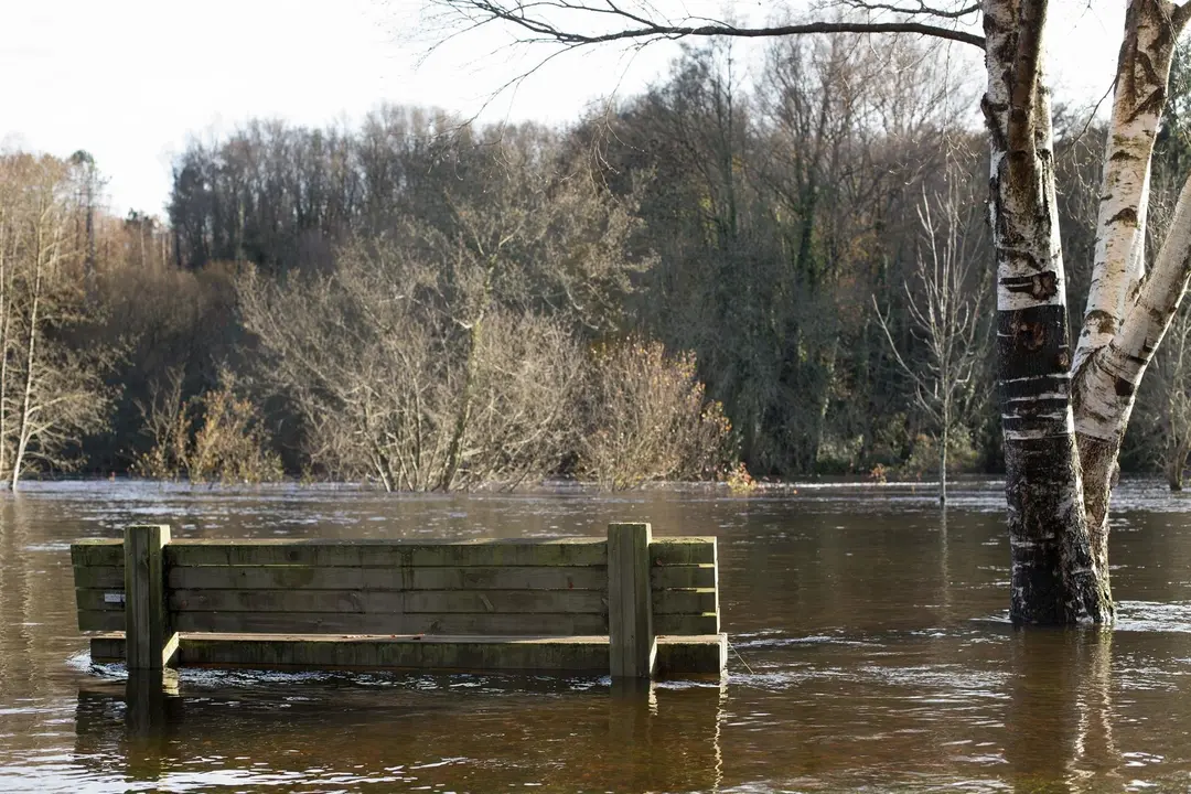 Un parque queda inundado debido al desbordamiento del R&iacute;o Mi&ntilde;o como consecuencia de las intensas lluvias caidas en los ultimos dos meses y especialmente los ultimos dias, en Begonte, comarca de Tierra Llana /Lugo /Galicia (Espa&ntilde;a), a 17 de diciembre de 20