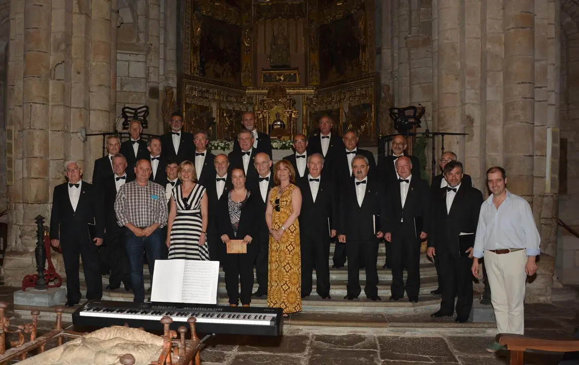coro polif&oacute;nico la voz de guarnizo