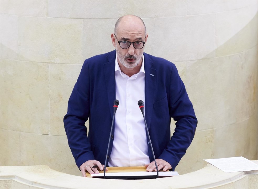 El portavoz de Ciudadanos Cantabria, Félix Álvarez , interviene en la sesión plenaria del Parlamento de Cantabria para la aprobación de los Presupuestos de 2020, en Santander (España), a 19 de diciembre de 2019.