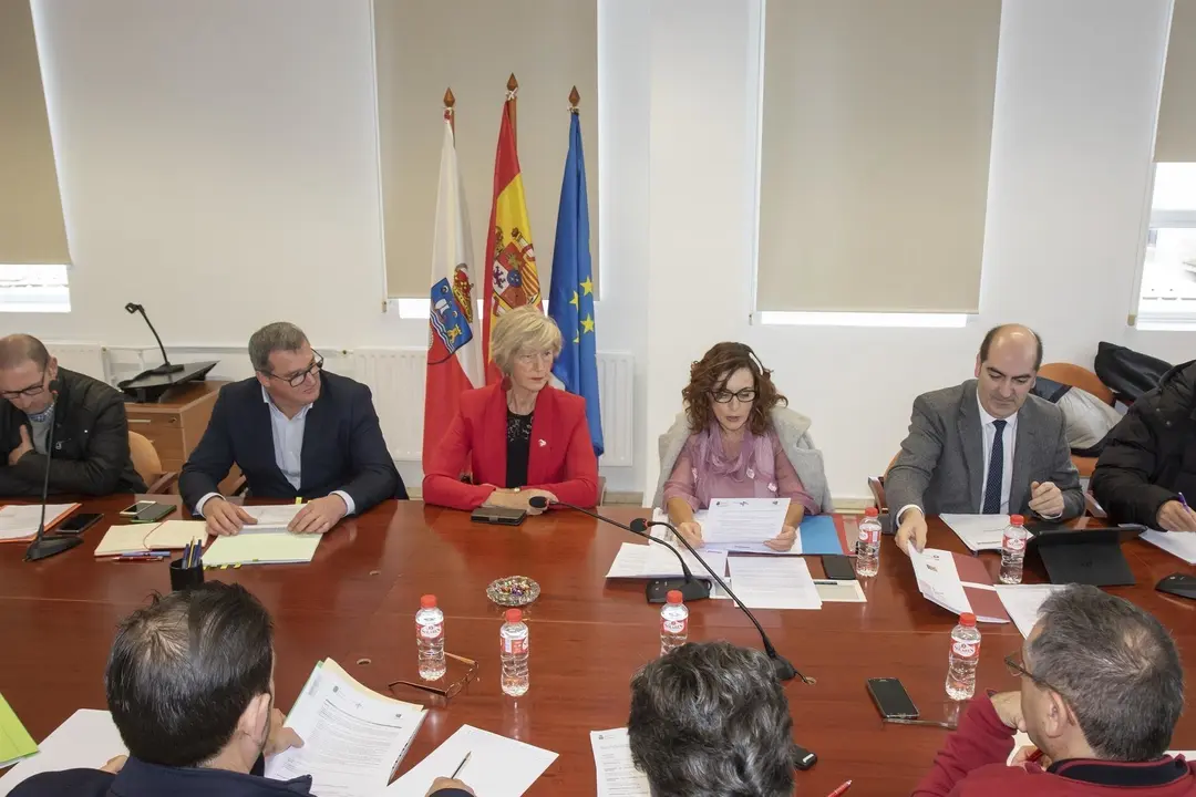 Ana Bel&eacute;n &Aacute;lvarez, consejera de Empleo, y Marina Lomb&oacute;, titular de Turismo