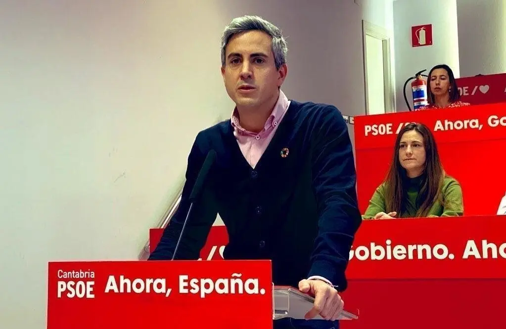 El secretario general del PSOE de Cantabria y vicepresidente regional, Pablo Zuloaga, interviene ante el Comit&eacute; Regional del partido