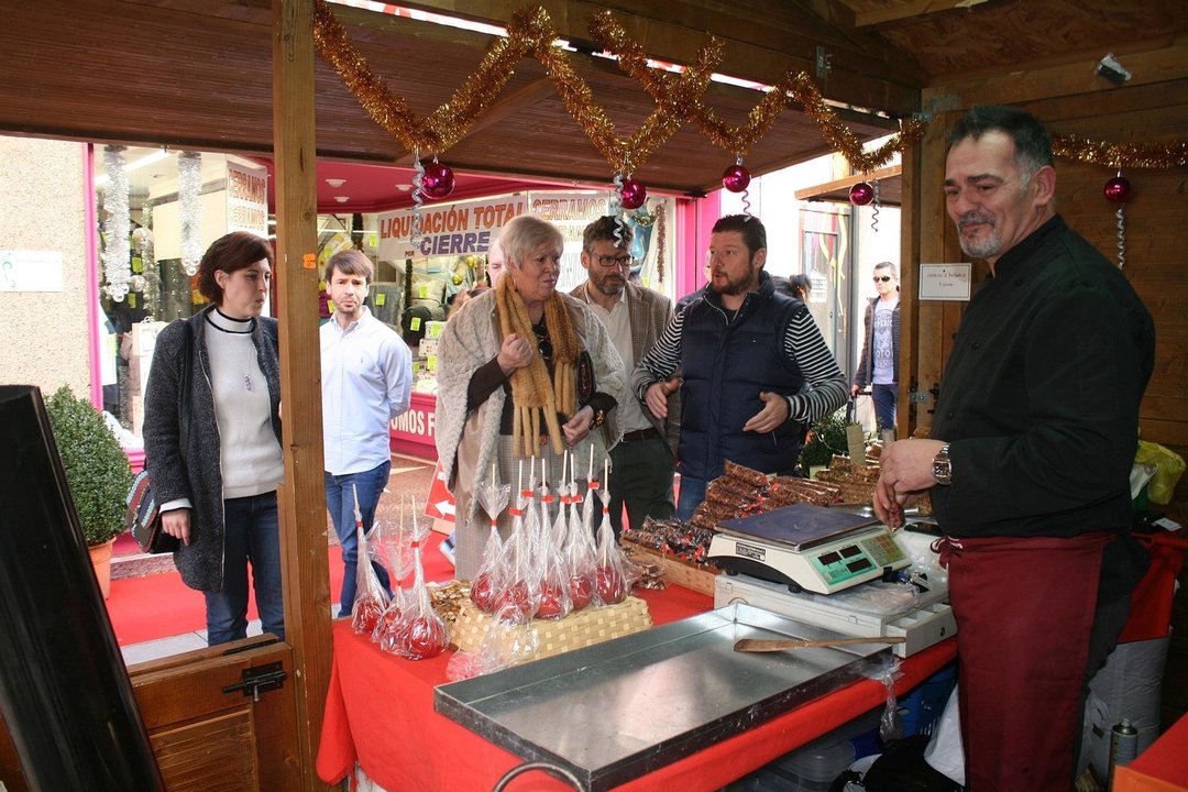 Inaugurada la Feria artesanal de Navidad en la calle Consolación