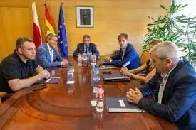 gobierno patronal y sindicatos en reuni&oacute;n anterior