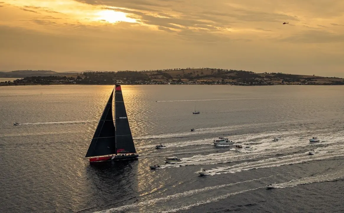 El barco 'Comanche', durante la regata Sydney-Hobart 2019.