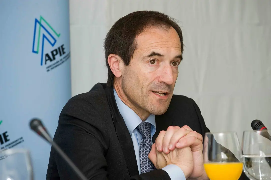 El consejero delegado de Liberbank, Manuel Men&eacute;ndez, durante un desayuno informativo