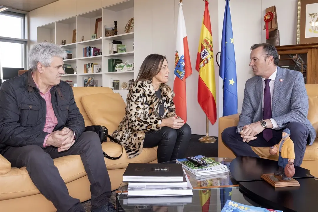 10:00 Despacho Del Consejero El Consejero De Desarrollo Rural, Ganader&iacute;a, Pesca, Alimentaci&oacute;n Y Medio Ambiente, Guillermo Blanco, Recibe A La Alcaldesa De Sol&oacute;rzano, Gema Perojo.