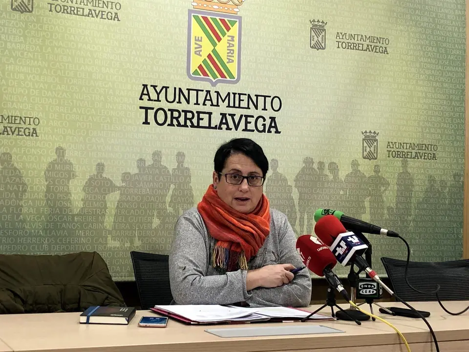 La concejala de Recursos Humanos, Cecilia Guti&eacute;rrez, en rueda de prensa