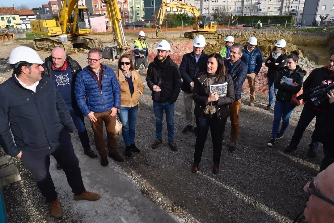 La alcaldesa de Santander, Gema Igual, visita las obras del centro c&iacute;vico de Cueto