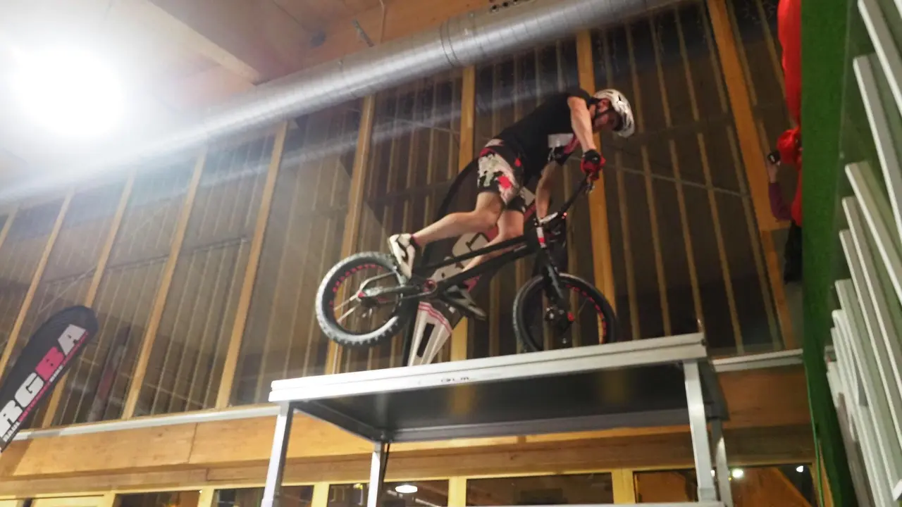 OLYMPUS DIGITAL CAMERA         