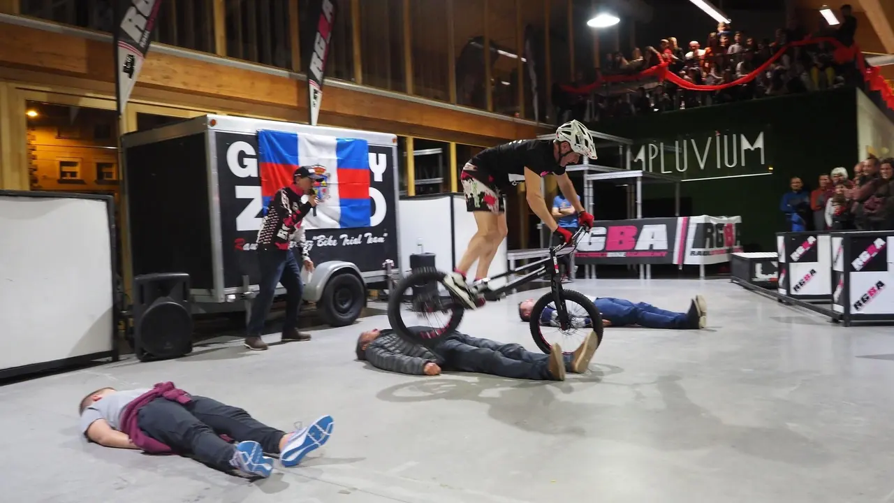 OLYMPUS DIGITAL CAMERA         