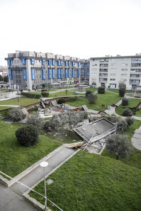 DAVID S. BUSTAMANTE 13/01/2020 SANTANDER/ CANTABRIA Hundimiento de un parking subterrraneo y un parque infantil en Santander