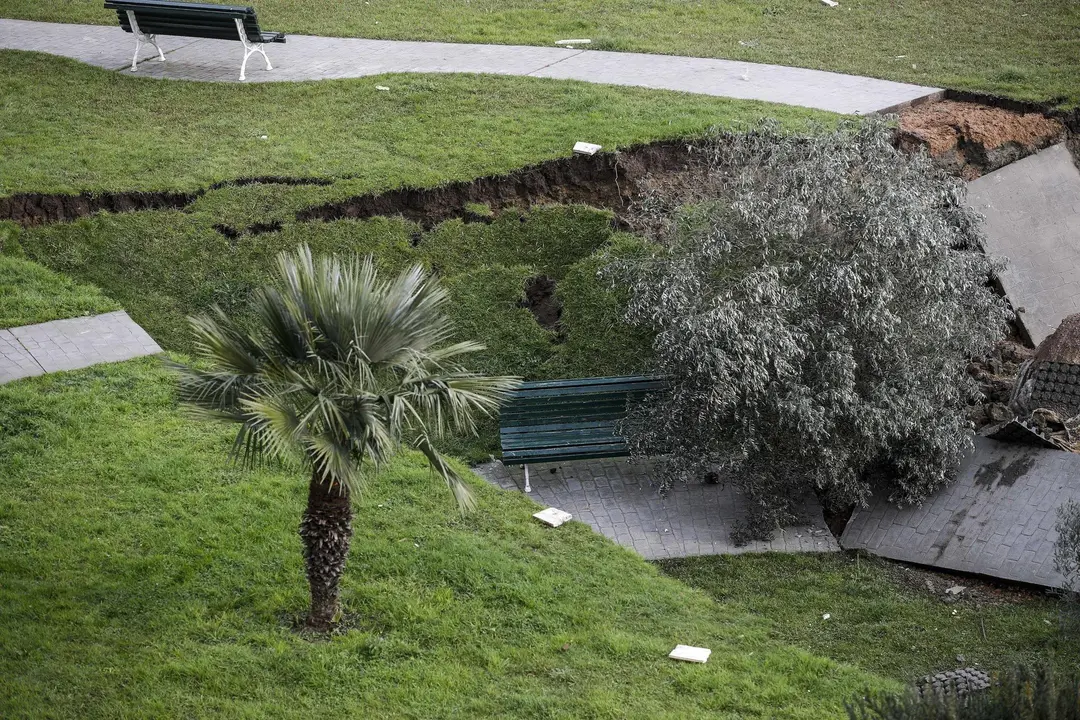 DAVID S. BUSTAMANTE 13/01/2020 SANTANDER/ CANTABRIA Hundimiento de un parking subterrraneo y un parque infantil en Santander