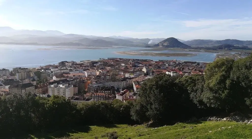 Vista de Santo&ntilde;a, casco urbano