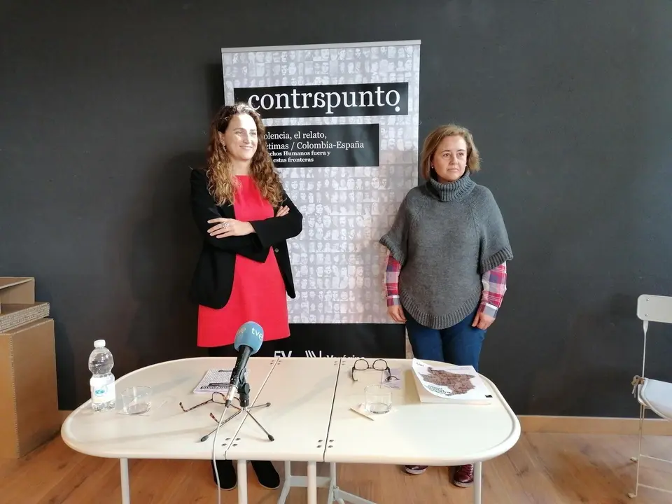 La directora general de Memoria Hist&oacute;rica, Zoraida Hijosa (izda) en la presentaci&oacute;n de Contrapunto