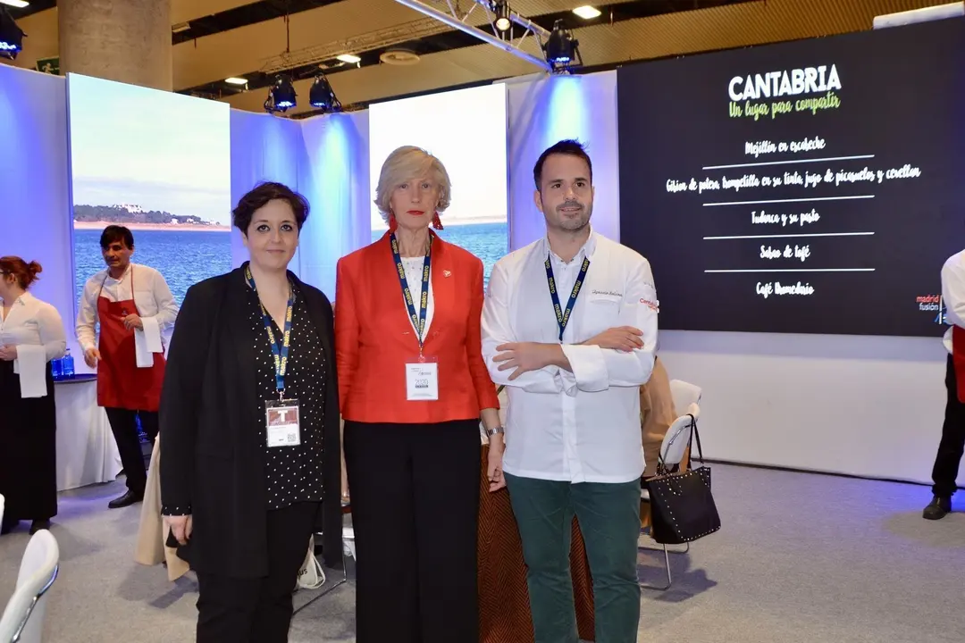 La consejera de Turismo, Marina Lomb&oacute; (en el centro), en Madrid Fusi&oacute;n