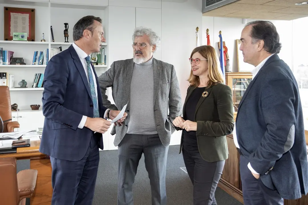 El consejero de Desarrollo Rural, Ganader&iacute;a, Pesca, Alimentaci&oacute;n y Medio Ambiente, Guillermo Blanco, se re&uacute;ne con el vicerrector de Cultura y Participaci&oacute;n Social de la UC, Tom&aacute;s Mantec&oacute;n