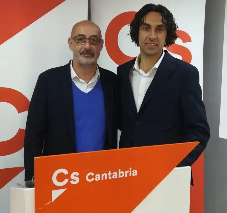El portavoz parlamentario de Cs y exportavoz auton&oacute;mico, F&eacute;lix &Aacute;lvarez, junto al alcalde de Astillero y nuevo portavoz de Cs Cantabria, Javier Fern&aacute;ndez Sober&oacute;n (Imagen de archivo)