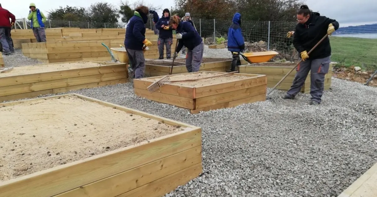 Campoo de Yuso lanza el proyecto "La huerta del abuelo"