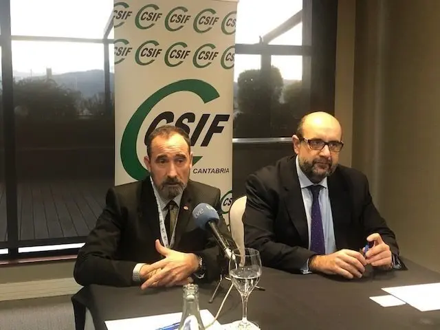 Manuel &Aacute;ngel P&eacute;rez Sol&iacute;s (izda), reelegido presidente de CSIF en Cantabria, junto al presidente nacional del sindicato, Miguel Borra
