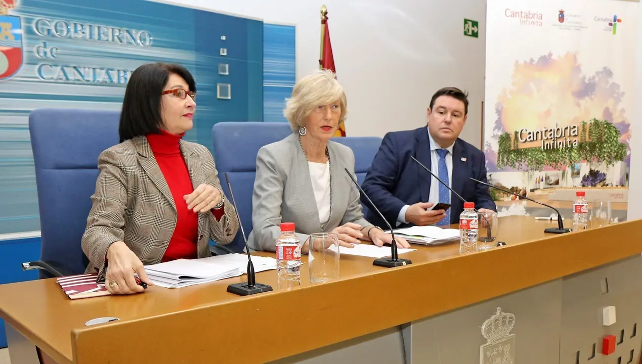La consejera de Educaci&oacute;n, Formaci&oacute;n Profesional y Turismo, Marina Lomb&oacute;, presenta, en rueda de prensa, el stand del Gobierno de Cantabria en la 40 Feria Internacional de Turismo de Madrid