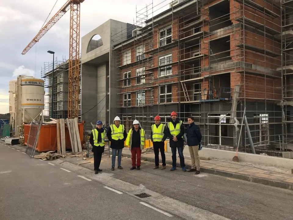 El alcalde de Suances, Andr&eacute;s Ruiz Moya, ha visitado recientemente las obras de construcci&oacute;n de la nueva Residencia de Mayores
