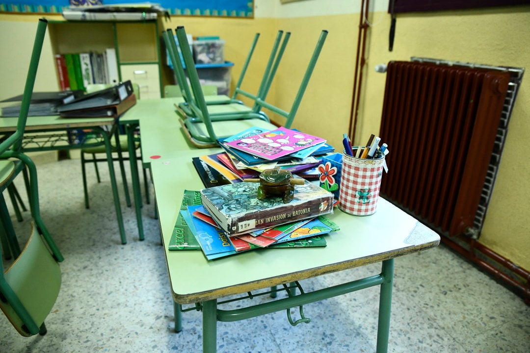 Material escolar y libros en un aula del Colegio de Educación Infantil y Primaria (CEIP) ‘Joaquín Costa’ de Madrid.