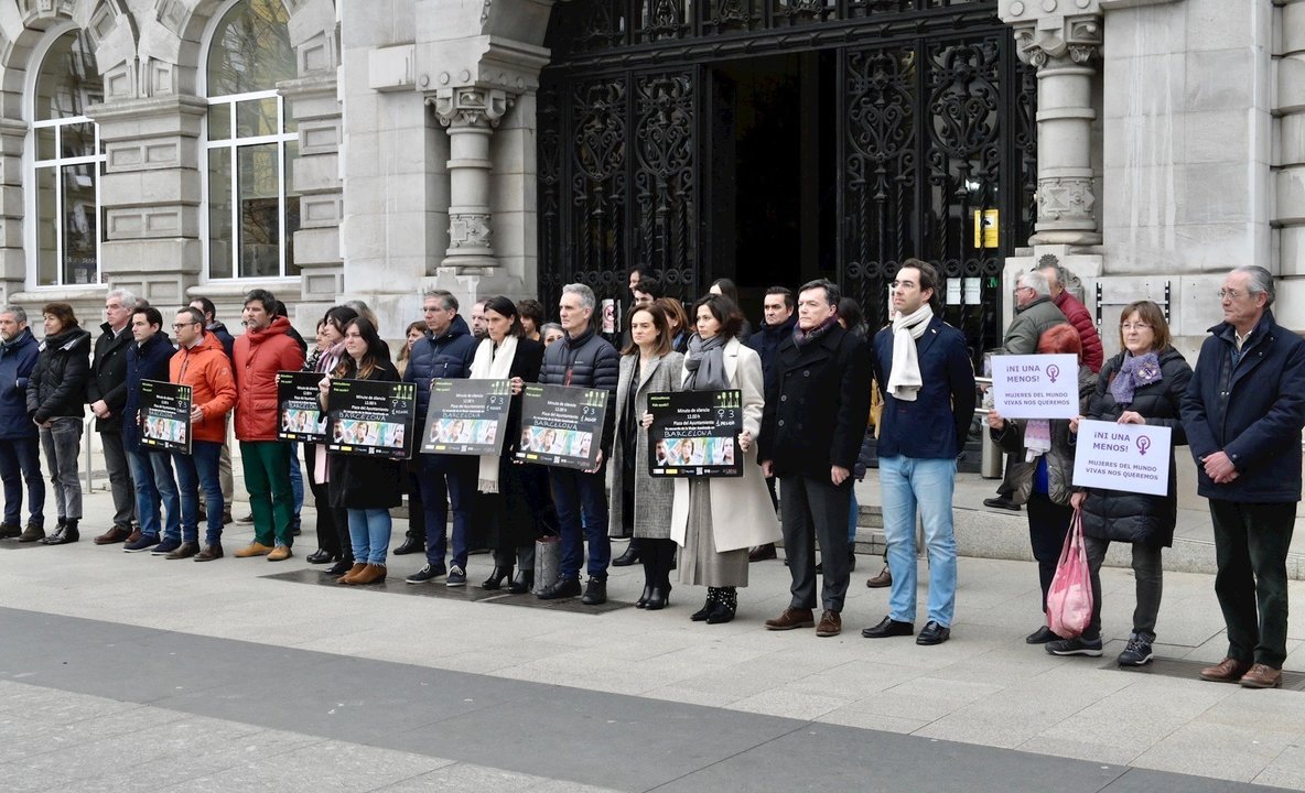 Minuto de silencio en Santander por la mujer asesinada