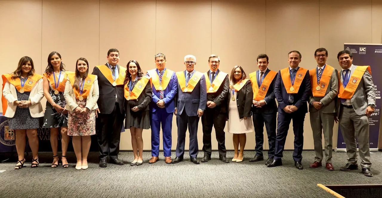 Alumnos de la primera promoci&oacute;n del M&aacute;ster en Banca en Chile