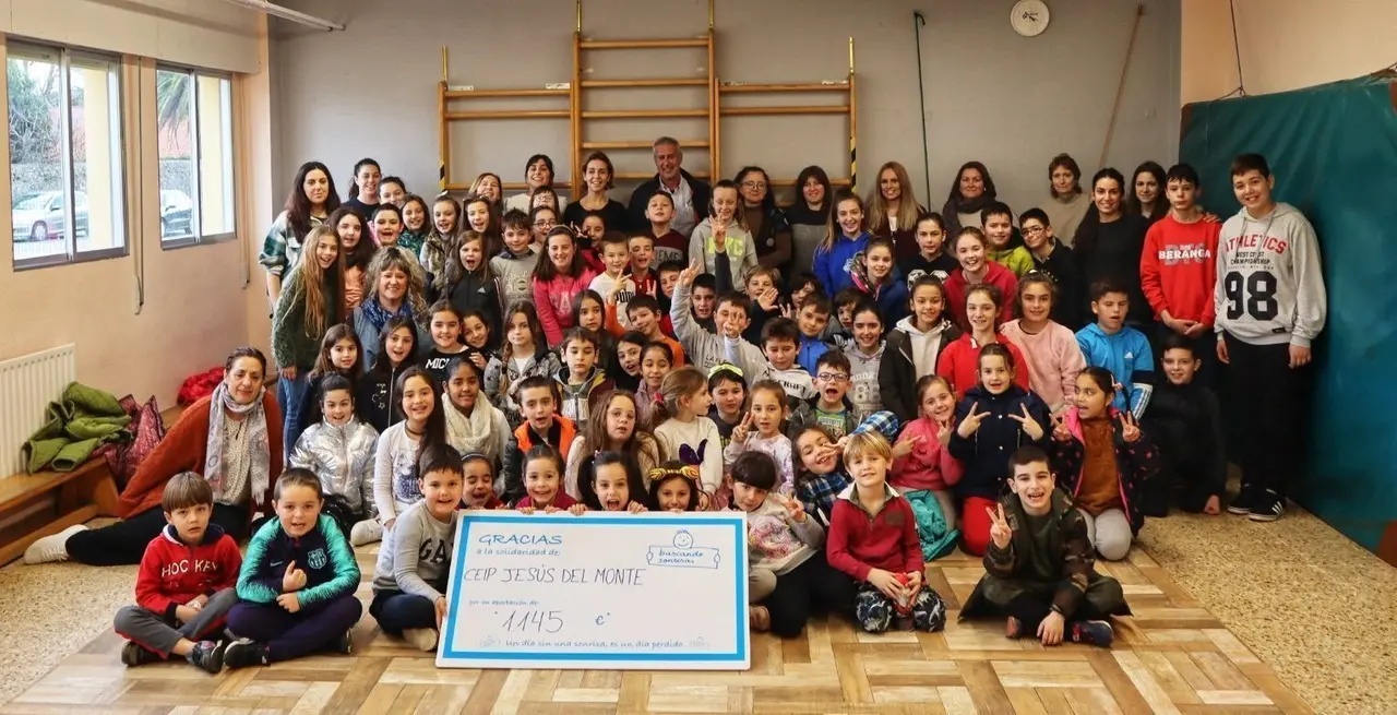 Entrega de la recaudaci&oacute;n del colegio Jes&uacute;s del Monte