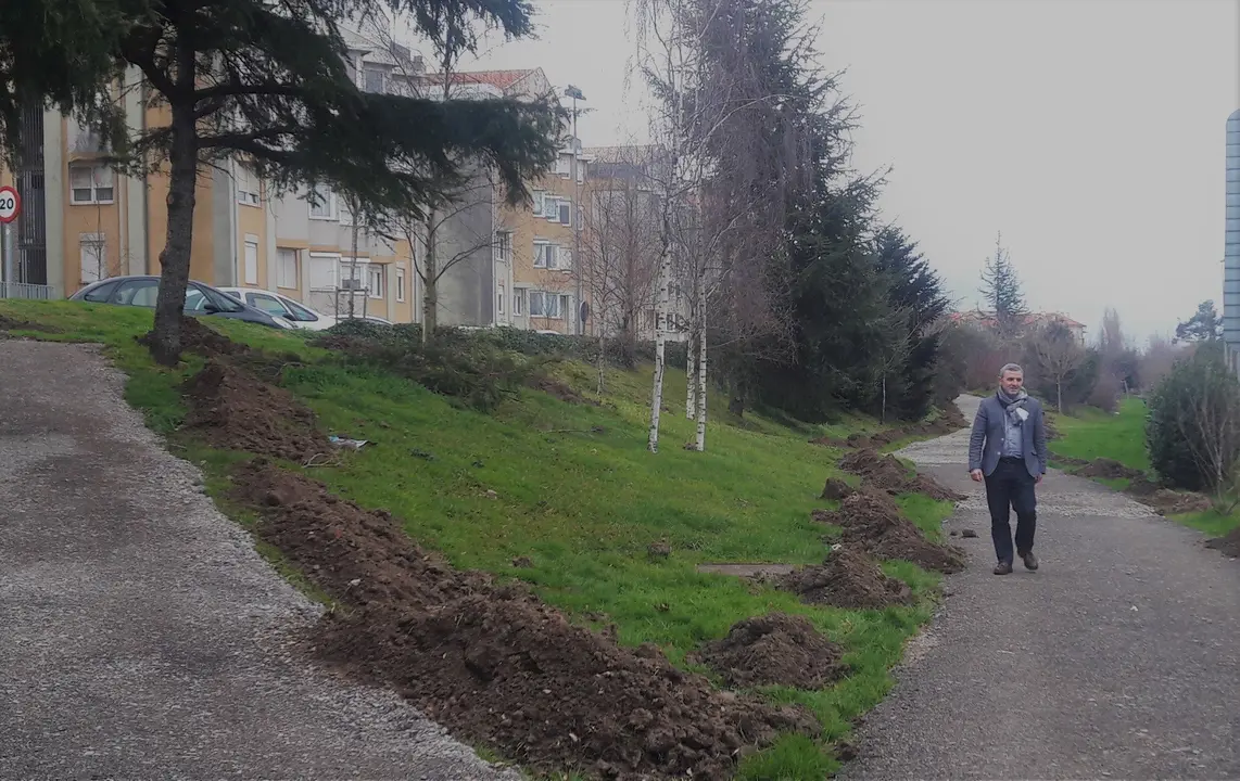 Ejecuci&oacute;n de una senda peatonal en Bezana