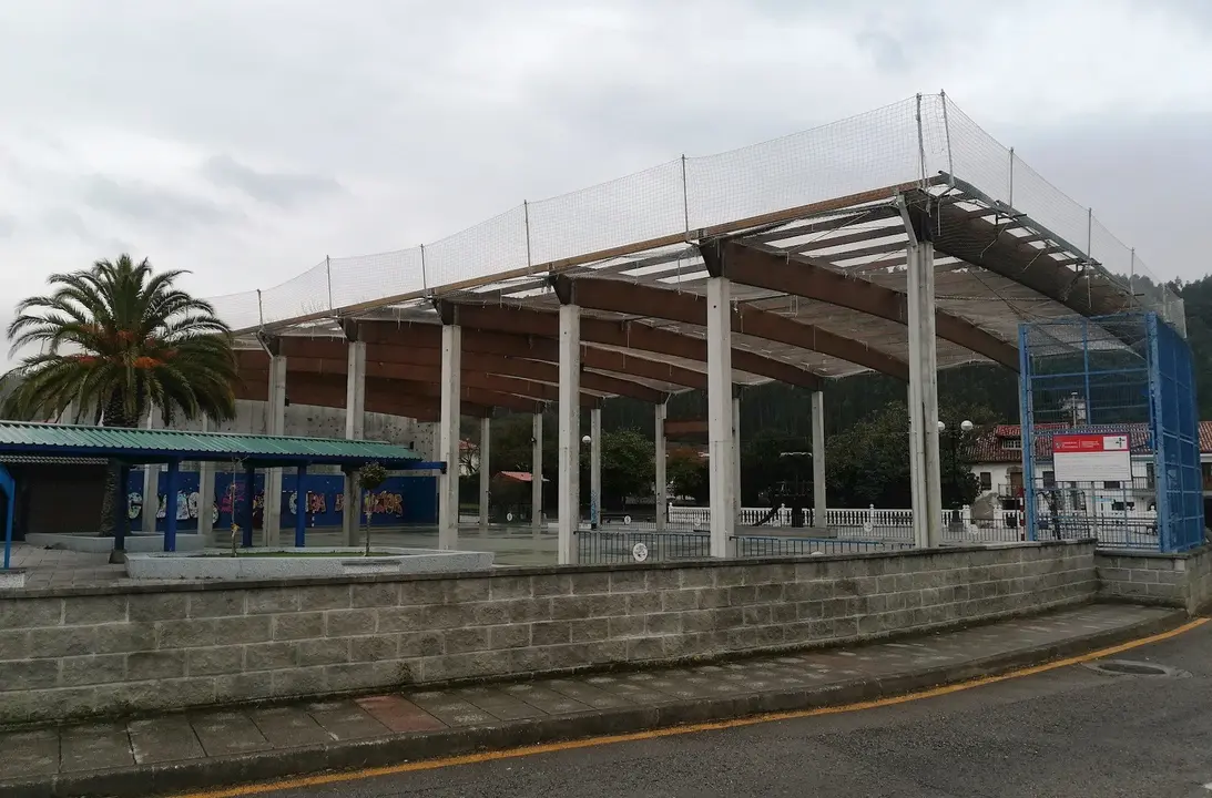 Obras en la pista polideportiva de Argo&ntilde;os