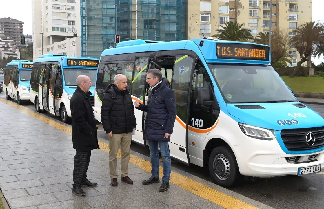 Presentaci&oacute;n de los nuevos microbuses