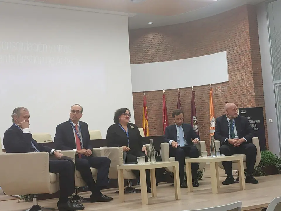 Mesa redonda con directivos de gestoras en las jornadas 'Regulaci&oacute;n, consolidaci&oacute;n y otras tendencias en la gesti&oacute;n de activos" organizada por KPMG, este mi&eacute;rcoles
