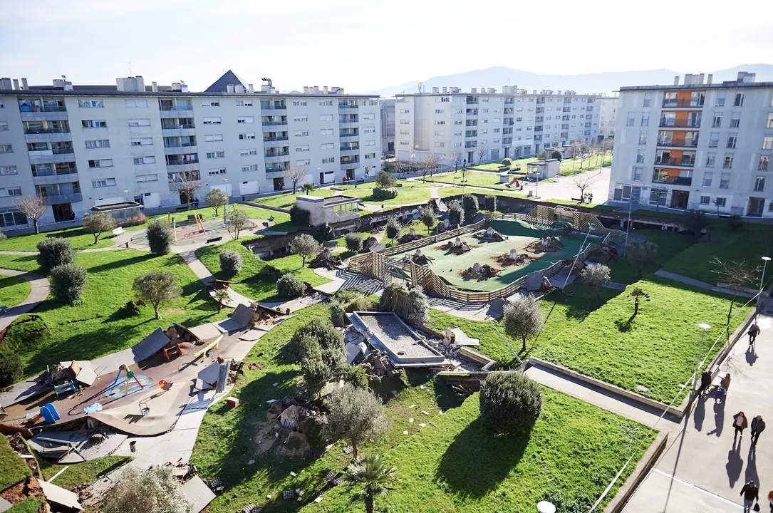 Derrumbe del aparcamiento y parque infantil de Nueva Monta&ntilde;a