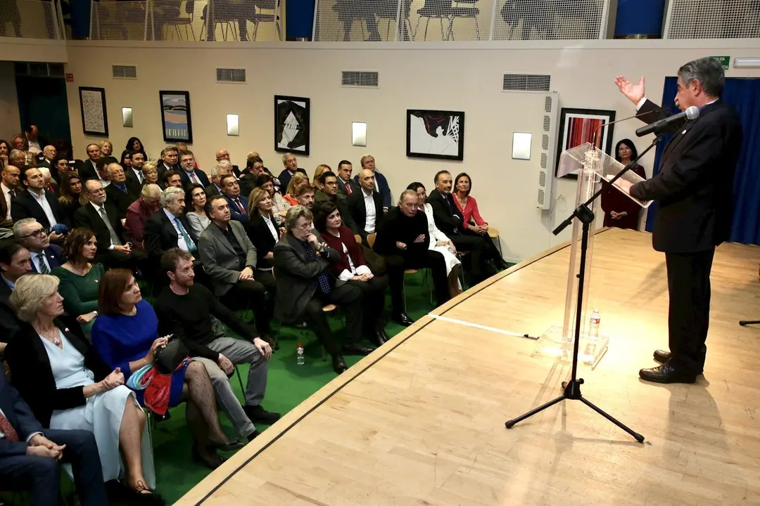 Revilla en la recepci&oacute;n institucional del Gobierno previa al D&iacute;a de Cantabria en Fitur