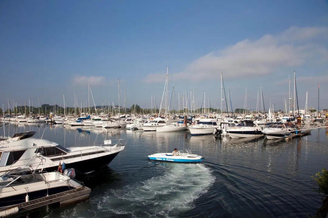 Puerto deportivo Raos