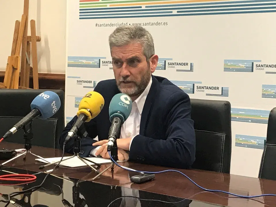 El concejal de Urbanismo de Santander, Javier Ceruti, en rueda de prensa