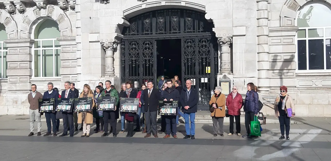 Nota De Prensa Y Foto Minuto De Silencio En Recuerdo De La Mujer Asesinada En Lugo
