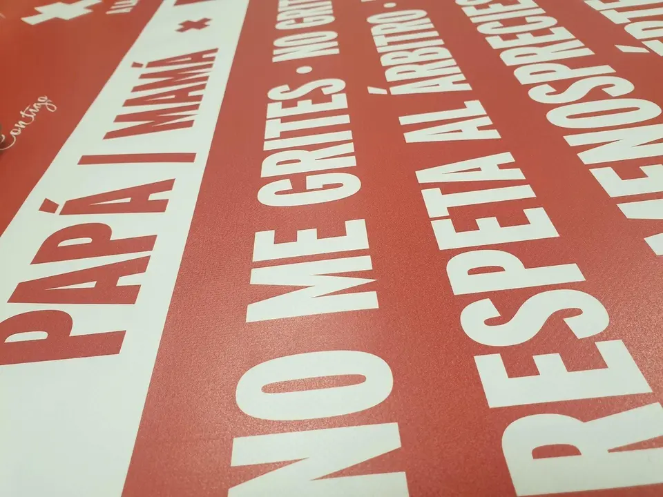 Campa&ntilde;a contra la violencia en el f&uacute;tbol