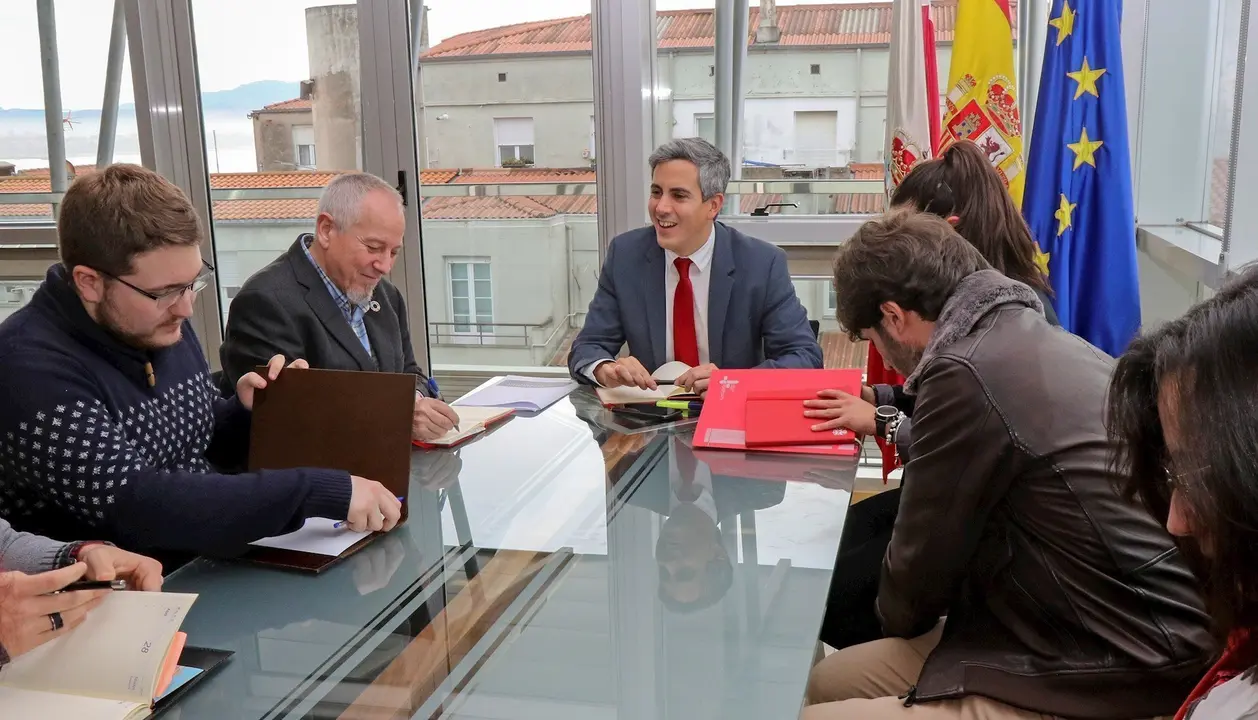 El vicepresidente y consejero de Universidades, Igualdad, Cultura y Deporte, Pablo Zuloaga, recibe al Consejo de Estudiantes de la UC