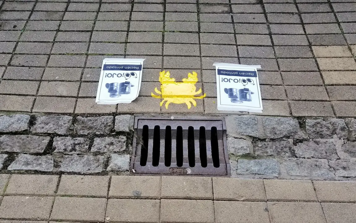 Serigraf&iacute;as junto a alcantarillas