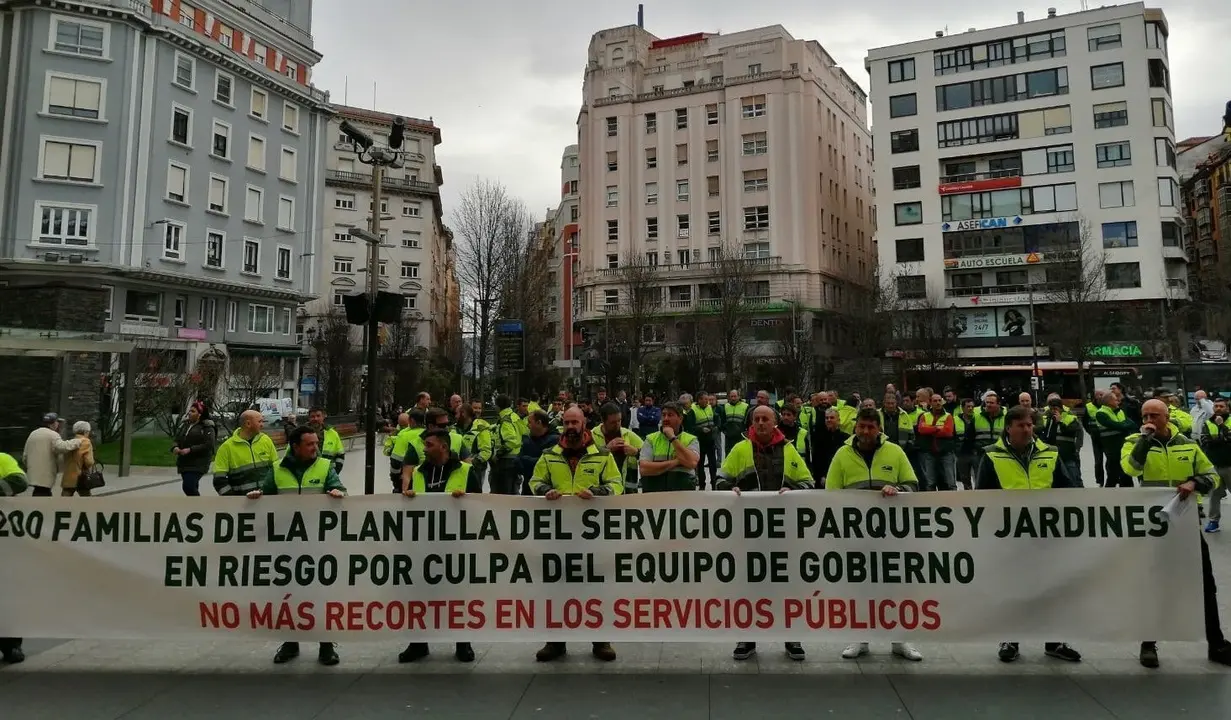 Concentraci&oacute;n de los trabajadores del Servicio de Parques y Jardines de Santander