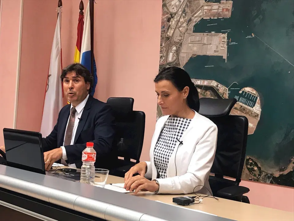 El presidente de la Autoridad Portuaria de Santander, Jaime Gonz&aacute;lez, y la alcaldesa de Santander, Gema Igual, en rueda de prensa