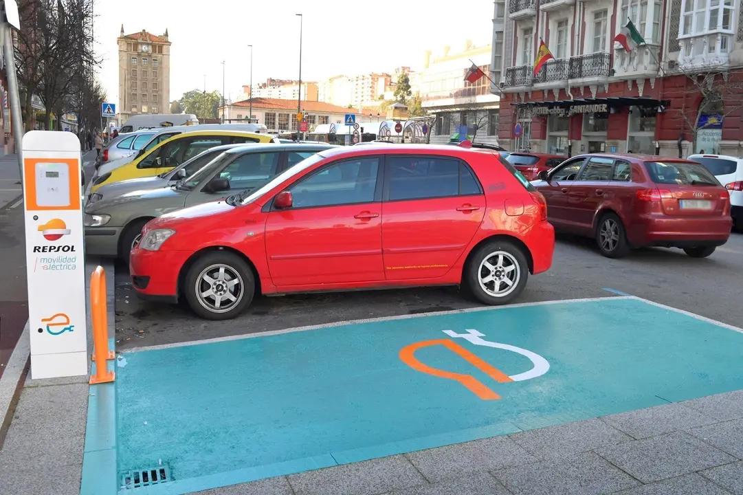 Punto de recarga para veh&iacute;culos el&eacute;ctricos en Santander