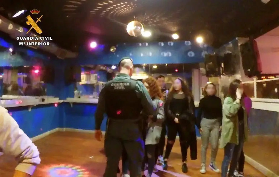 Rdo. Nota De Prensa Guardia Civil (Sorprendido M&aacute;s De 40 Menores En Dos Pubs De Selaya)
