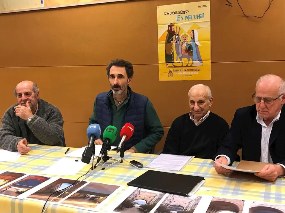 El presidente de la Asociaci&oacute;n de Vecinos del R&iacute;o de la Pila, Jes&uacute;s Garay; el asesor y arquitecto Domingo de la Lastra, y los presidentes de la FECAV y de la Federaci&oacute;n de Vecinos Ciudad de Santander y Cantabria, Ricardo Sainz y Ram&oacute;n Carrancio