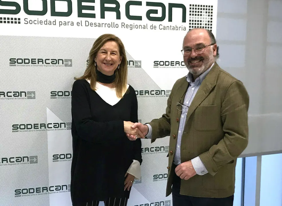 El director general de Sodercan, Javier Carri&oacute;n, se re&uacute;ne con presidenta de la Federaci&oacute;n Nacional de Asociaciones de Empresarios y Trabajadores Aut&oacute;nomos (ATA) de Cantabria, Ana Cabrero